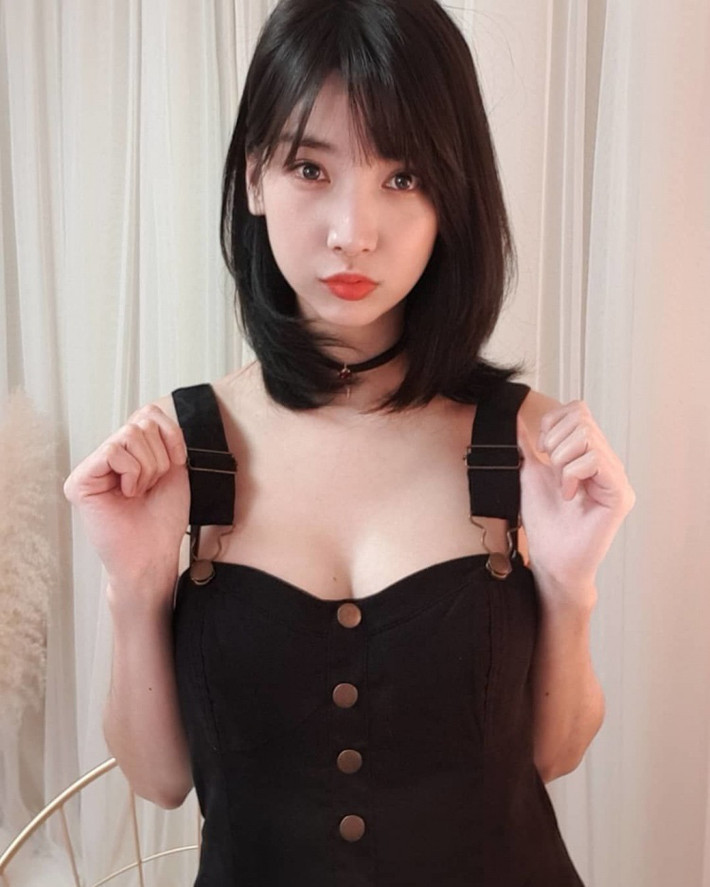 Tuy nổi tiếng, nhưng cô nàng rất hiếm khi công khai hình ảnh cá nhân. Thậm chí, ngay cả trên mạng xã hội, những hình ảnh về Leezy cũng là rất hiếm.