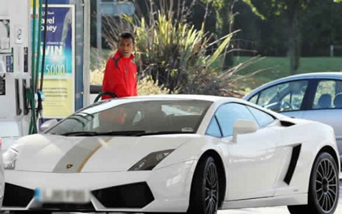 Luis Nani sở hữu chiếc Lamborghini Gallardo LP550-2. Siêu xe này của Nani có mức giá 212.000 USD.
