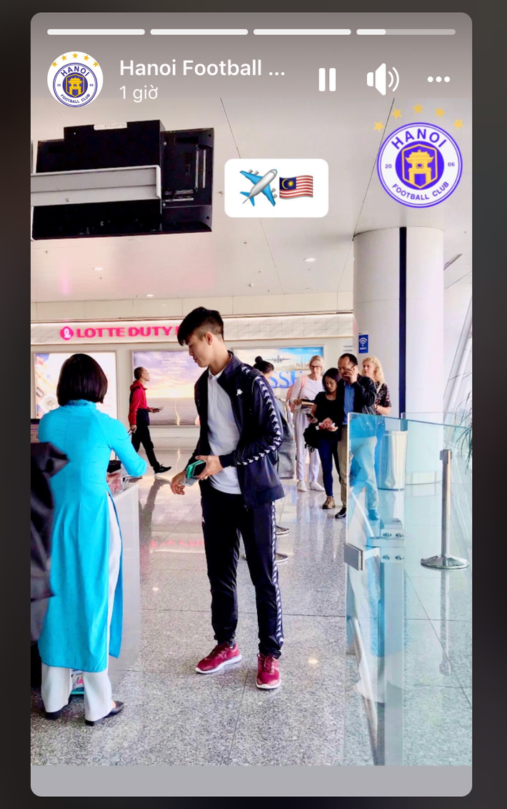 Đang vui là thế nhưng sáng sớm 16/1, Duy Mạnh đã có mặt tại CLB Hà Nội rồi di chuyển ra sân bay Nội Baì, gấp gáp bay sang Malaysia để hội quân cùng các đồng đội. Được biết, CLB bóng đá của Thủ đô đang có chuyến tập huấn và đá giao hữu tại Malaysia.