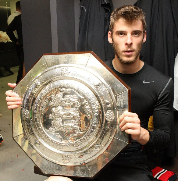 David de Gea (Tây Ban Nha, và Man Utd): Thủ môn 24 tuổi chuyển đến sân Old Trafford từ Atletico Madrid với khoản phí 17,8 triệu bảng, một kỷ lục chuyển nhượng dành cho thủ môn tại làng bóng đá Anh vào năm 2011. Kể từ đó anh đã nhanh chóng phát triển tài năng để trở thành một trong những thủ môn hàng đầu thế giới, và thực sự rực sáng dưới thời tân HLV Louis van Gaal. Anh ra mắt đội tuyển Tây Ban Nha vào năm 2013 và tới giờ đã có ba lần khoác áo tuyển quốc gia. Anh nhiều khả năng sẽ trở thành người kế thừa vị trí số một của Iker Casillas.