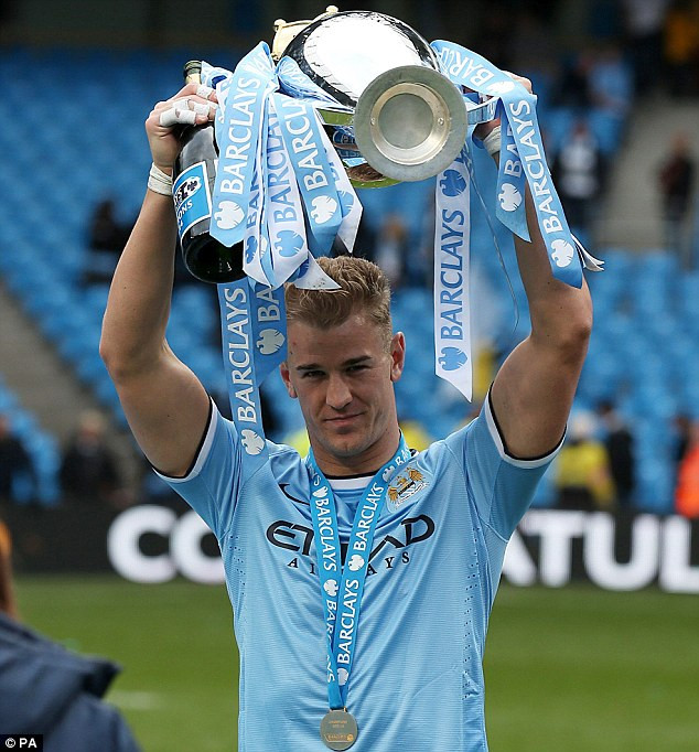 Joe Hart (Anh, và Man City): Sự nghiệp của thủ môn 27 tuổi này vẫn đang thăng tiến mạnh. Sau khi đã củng cố được vị trí số một trong khung gỗ tuyển Anh, Hart tiếp tục được ca ngợi là thủ môn hàng đầu thế giới sau một loạt các màn trình diễn ấn tượng cho Man City tại Champions League năm 2012. Năm ngoái không thực sự tốt đẹp với anh, nhất là trong sắc áo CLB khi anh bị HLV Manuel Pellegrini cho ngồi dự bị một thời gian.