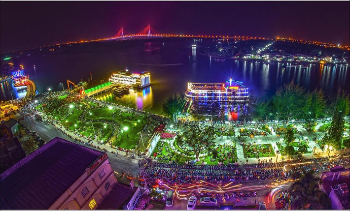 Để đến được chợ nổi, du khách có thể đặt tàu khởi hành từ bến Ninh Kiều và di chuyển đến chợ trong khoảng 30 phút. Ảnh: canthotourist.vn