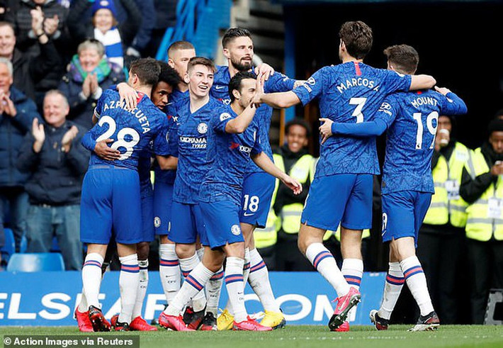 Chelsea sẽ đóng cửa sân tập và phòng tập của đội 1, các cơ sở khác vẫn hoạt động bình thường. Điều này tạo ra khó khăn không nhỏ khi "The Blues" sắp có chuyến làm khách trên sân của Aston Villa.