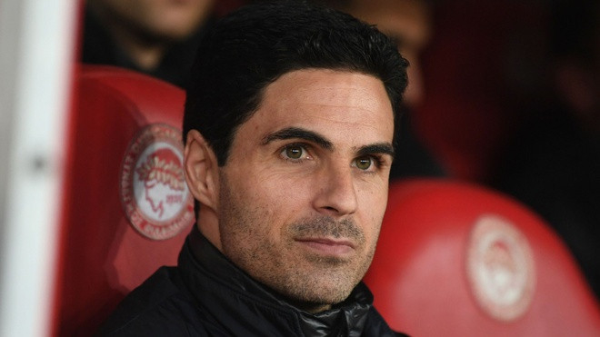 Ngày 12/3, kết quả xét nghiệm cho thấy HLV trưởng Mikel Arteta của Arsenal dương tính với dịch Covid-19. "Arsenal đang làm việc với những người liên quan để kiểm soát tình hình một cách hợp lý. Khi đội ngũ y tế cho phép, toàn đội sẽ trở lại tập luyện và thi đấu bình thường" - Đại diện phía đội bóng thành London thông báo.
