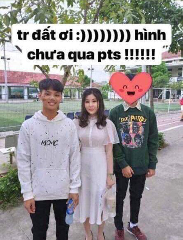 Cụ thể, bức hình chụp Trân cùng 2 bạn nam khác tại sân trường. "Gương mặt kém gọn, đừng nét cứng như tạc tượng" là nhận xét của nhiều dân mạng dưới bức ảnh.