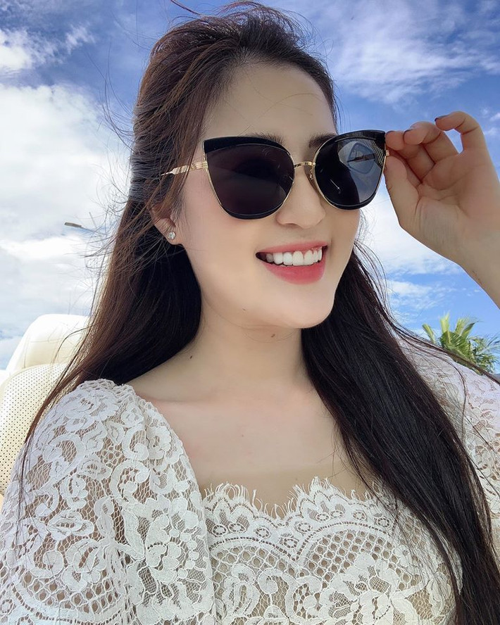 Theo đó, hot girl thời tiết này yêu người ấy được hơn 1 năm, khi đang là sinh viên báo chí truyền hình, đồng thời công tác tại một công ty truyền thông tại Hà Nội.