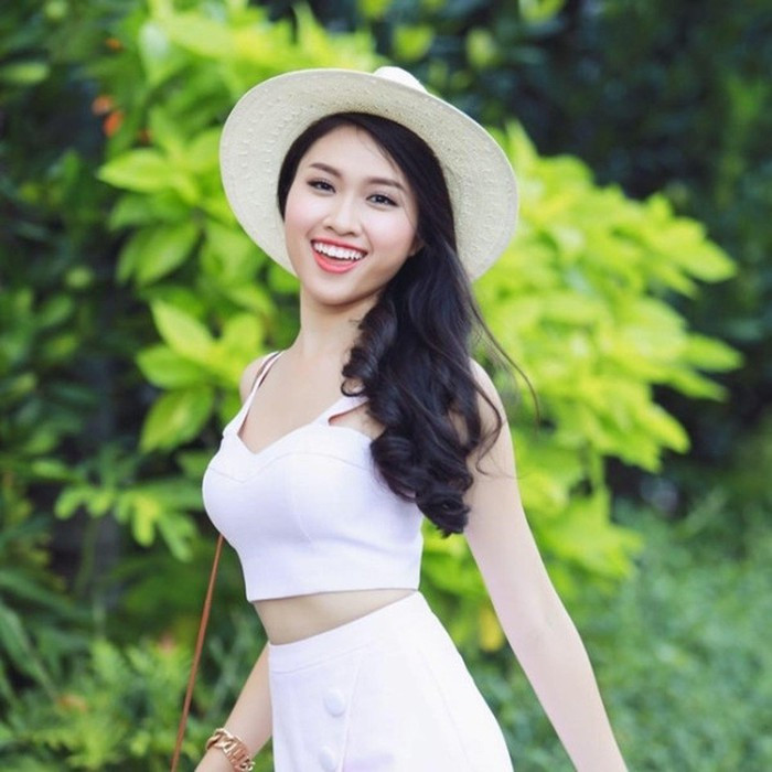 Cao 1m65 và sở hữu số đo 3 vòng chuẩn như người mẫu, Thanh Huyền được nhận xét là MC nóng bỏng nhất nhì VTV.