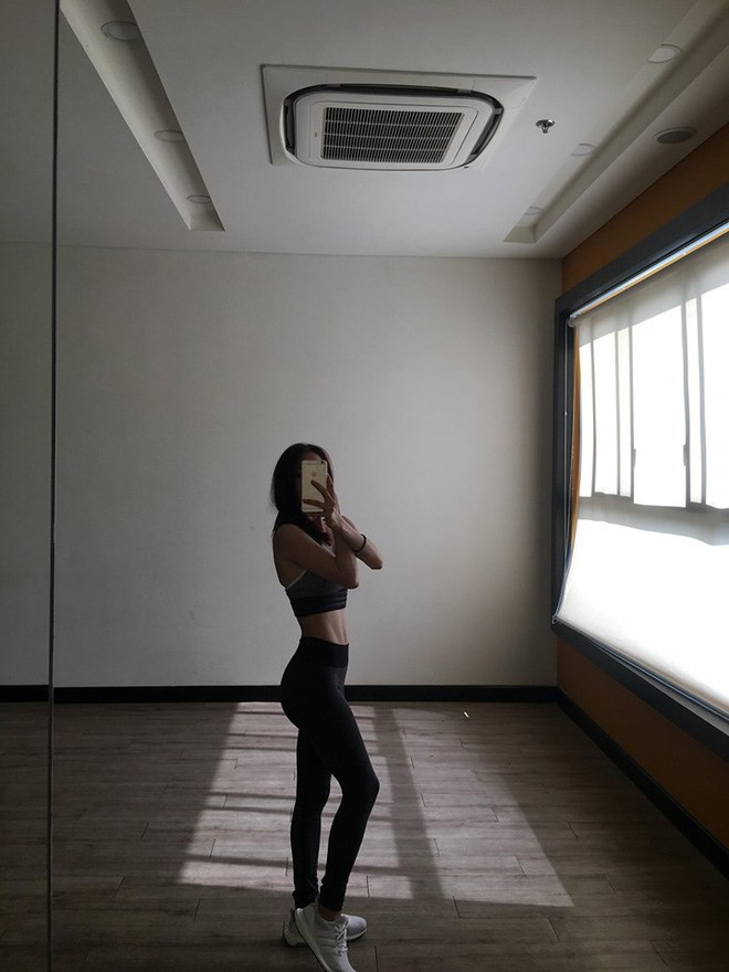 Ăn Tết xong cô nàng tăng lên 2kg nhưng sau đó đã kịp “vô guồng" lại để khoe fan vòng eo không mỡ thừa của mình.