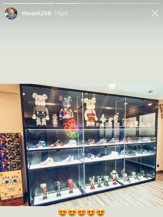 Mới đây, trong một lần chia sẻ lên story Instagram vị thiếu gia Hà Thành để lộ gia tài bao gồm nhiều mô hình bearbrick (gấu đồ chơi) và tủ giày đẹp ngây ngất.