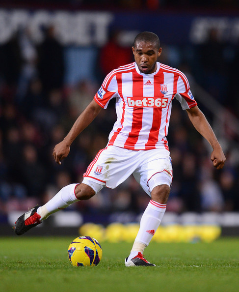 Palacios là người hùng của Honduras nhưng là hàng thừa ở Stoke City khi chưa ra sân trận nào ở Ngoại hạng mùa này. HLV Mark Hughes đã liệt Palacios vào danh sách thanh lý mùa đông 2015.