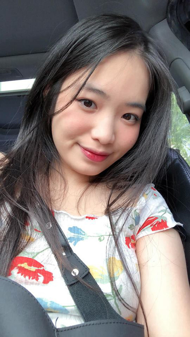 Bên cạnh quý tử Mạnh Cầm thường xuyên được ca sĩ Duy Mạnh khoe trên trang cá nhân anh còn có một cô con gái đầu lòng tên Nguyễn Thu Cầm (SN 2000) hiện đang du học tại Ý.