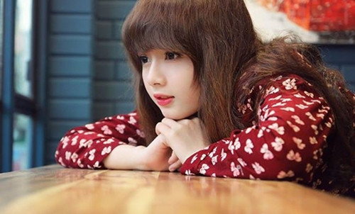 Hot girl ảnh thẻ Lê Lý Lan Hương sinh ngày 19/11/1994, hiện là nữ sinh trường Hutech TP HCM.
