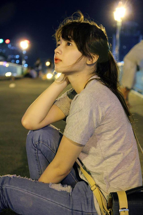 Cô là người mẫu không chuyên cho nhiều studio và shop thời trang. Ngoài đời, Lan Hương là một cô nàng khá nhút nhát.