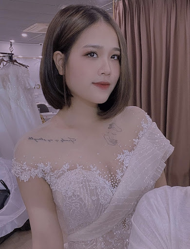 Bên cạnh đó, hot girl Nghệ An cho biết hiện tại không thể trả lời về mối quan hệ giữa cô và Quang Hải. Chính câu trả lời úp mở của Huyền My khiến người hâm mộ càng có cơ sở tin rằng cặp đôi đang hẹn hò.