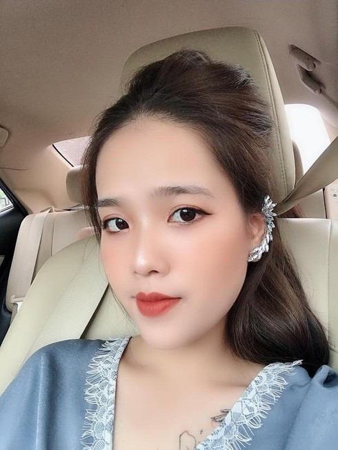 Huyền My dính tin đồn hẹn hò với cầu thủ Quang Hải vào cuối năm 2019 thế nhưng cả hai chưa lên tiếng chính thức về thông tin này. Không giống như nam cầu thủ vẫn một mực giữ im lặng thì nàng hot girl thỉnh thoảng lại úp mở về mối quan hệ này.
