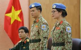 Thiếu tá Minh Phương cho biết gia đình có truyền thống nhiều thế hệ phục vụ trong quân đội, bản thân được trau dồi trong môi trường quân đội đã tạo cho chị tâm thế sẵn sàng.