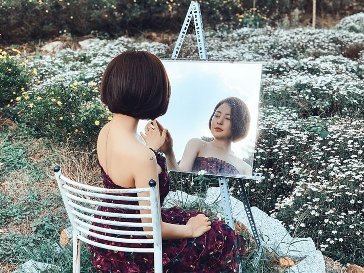 Trả lời báo chí, Trâm Anh cho biết cô vẫn độc thân vui tính, Chiếc xe trên là do bạn cô sở hữu chứ không hề có chuyện kiều nữ và đại gia.