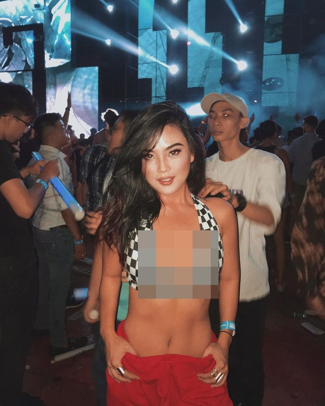 Ashley Thảo Đinh (27 tuổi, Đắk Lắk) là hot girl Instagram với thân hình nóng bỏng và cân đối.