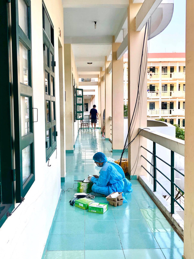 Các cán bộ, nhân viên khu cách ly làm đủ cách để mọi người có không gian sinh hoạt thoải mái nhất. Thậm chí, hôm qua vừa than không có wifi, hôm sau đã có người đến lắp.