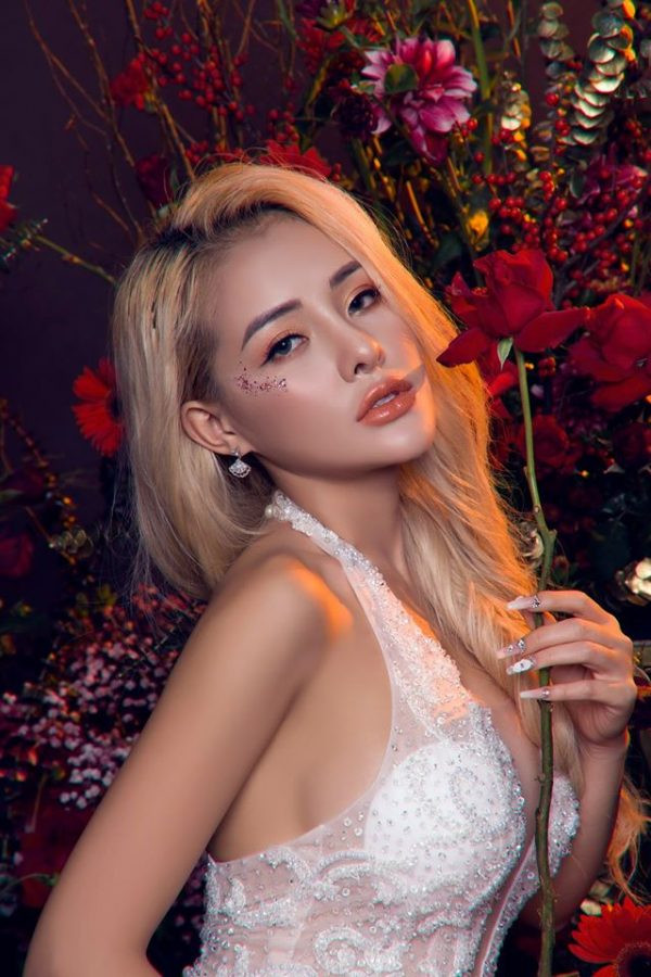 Ngân 98 vốn là hot girl tai tiếng, liên tục dính vào thị phi, đây cũng chính là lý do mà cô nàng có lượng antifan tương đối lớn. Mỗi bài đăng cô nàng đăng tải đều phải nhận rất nhiều bình luận chỉ trích từ dân mạng.