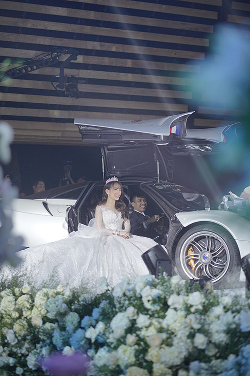 Tháng 9/2019, đám cưới của ái nữ nhà Minh Nhựa và Tâm Nguyễn, 1 Rich Kid cũng đình đám không kém diễn ra tại một nhà hàng hạng sang ở TP HCM thu hút sự chú ý của truyền thông.