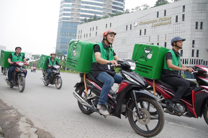 Nhiều chủ shop lý giải, phí ship đều do các công ty vận chuyển đặt ra, họ không lãi được nhiều để chịu phí cho khách.