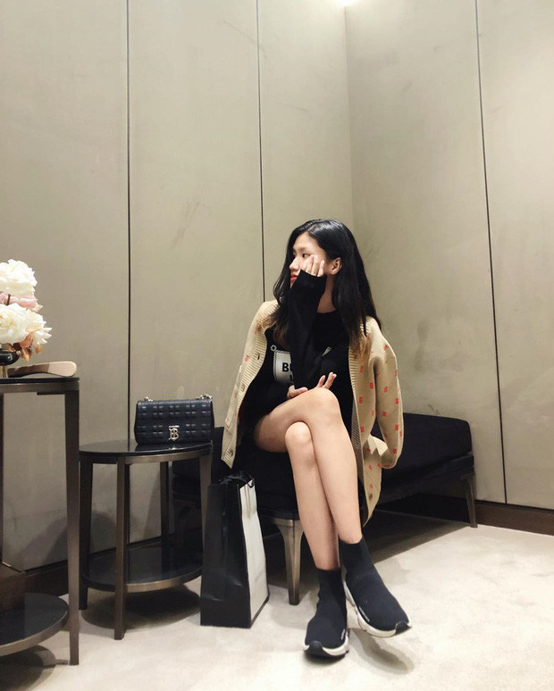 Hiện tại, Bằng Linh đang sinh sống tại Mỹ cùng với anh trai. Cô nàng mới đón sinh nhật lần thứ 17 cách đây không lâu.