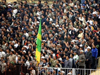 Trong trận đấu ở vòng 6 V-League 2007 giữa Thanh Hóa và Đà Nẵng, sức chứa 10.000 chỗ của sân Thanh Hóa là quá nhỏ bé và không thể đáp ứng đủ số so với số lượng CĐV trực tiếp tới sân theo dõi trận đấu.