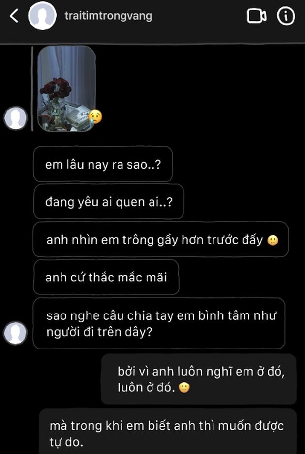 Trong ca khúc, nữ ca sĩ Bích Phương và người yêu cũ nhắn tin qua lại trùng khớp với lời bài hát, dân mạng lại vô tình phát hiện ra rằng đây chính là cách trả lời tin nhắn cực phù hợp cho những người cũ nhưng phiền phức.