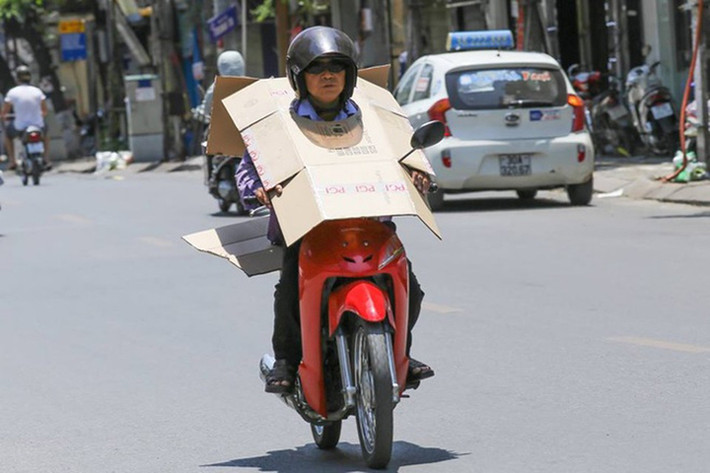 Không chỉ phái đẹp, cánh mày râu cũng không thể thờ ơ với ánh nắng gay gắt khi ra đường.