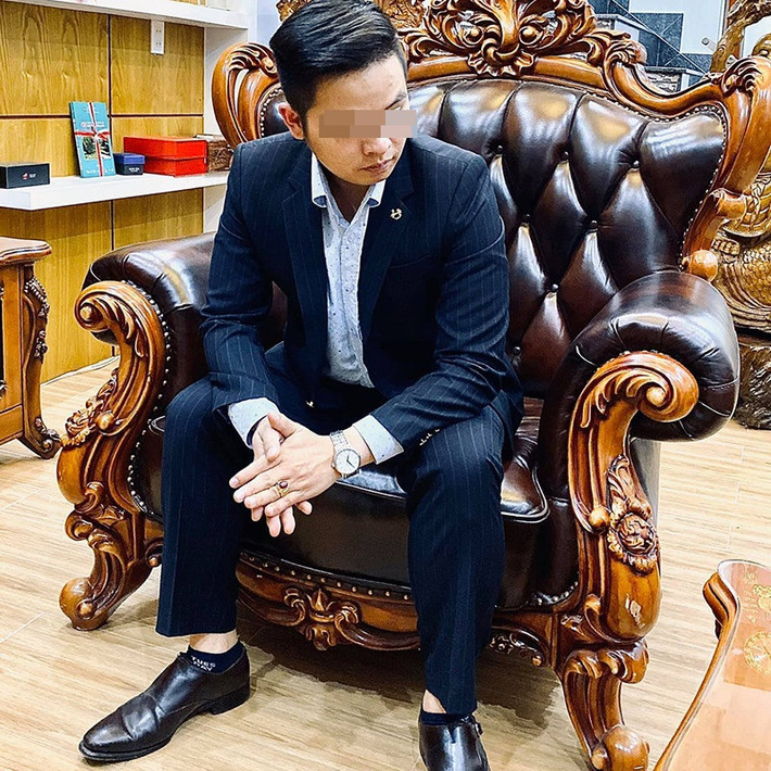 Anh còn là người đồng sáng lập/nhà sản xuất một công ty truyền thông quảng cáo.
