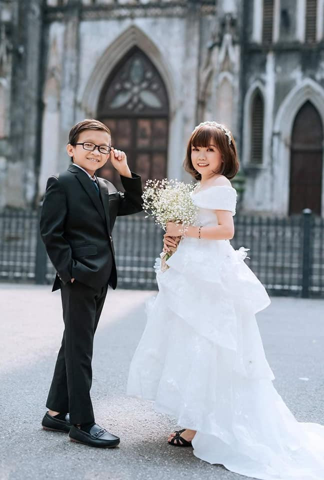 Chính bởi vậy, khi nhìn thấy Hùng trên tivi, chị My coi anh là tấm gương trong cuộc sống và rất yêu mến anh. Chị chủ động liên hệ với anh Hùng để thổ lộ tình cảm nhưng bị từ chối.