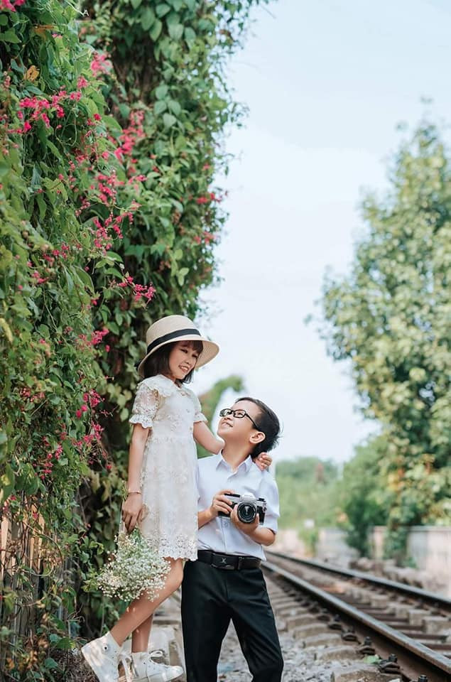Vừa thất tình vừa nhớ nhà, chị My liên tục uống bia trong 3 ngày khiến bạn bè lo lắng. Lúc này anh Hùng mới bắt đầu hỏi thăm chị. Sau nhiều lần đi khám bệnh, cặp đôi đèo nhau trên chiếc xe đạp, anh Hùng mới nhận ra được tình cảm của mình dành cho cô gái đồng cảnh ngộ.