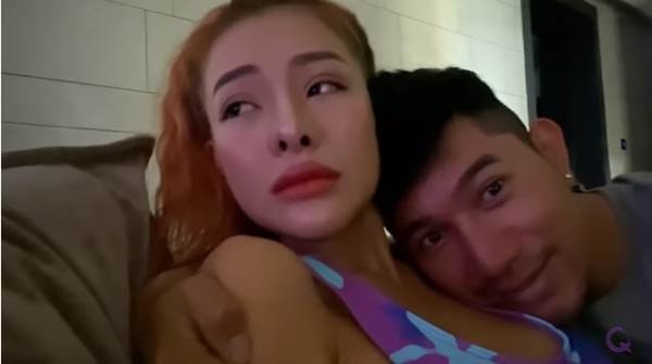 Nhiều góc mặt của hot girl khiến người nhìn phát khiếp vì dao kéo quá đà, đơ như tượng sáp.