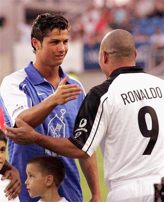 Với Cris Ronaldo, người mà anh thần tượng nhất là Ronaldo của Brazil. Khi còn bé, Rô "điệu" đã thần tượng Rô "béo", từ những đường đi bóng ma thuật đến những pha tăng tốc ghi bàn. Nếu để ý kĩ Cris Ronaldo thi đấu sẽ thấy phảng phất đâu đó hình ảnh Ronaldo của Brazil.