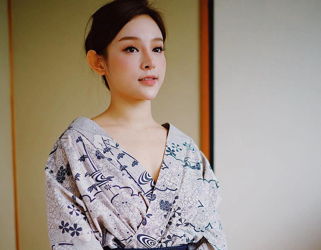 Huyền Baby (tên thật: Đặng Ngọc Huyền, sinh năm 1989) nhận được sự chú ý khi tham gia cuộc thi Miss teen 2008. Sau đó, hot girl Việt đình đám góp mặt trong series Nhật ký Vàng Anh. Hot girl Hà thành sở hữu gương mặt xinh đẹp, được mệnh danh là "cô nàng không tuổi". Khi sự nghiệp nghệ thuật đang ở thời kỳ đỉnh cao, cô quyết định "tạm dừng cuộc chơi", lên xe hoa về nhà chồng vào năm 2013. Kể từ đó, Huyền Baby không tham gia nghệ thuật.