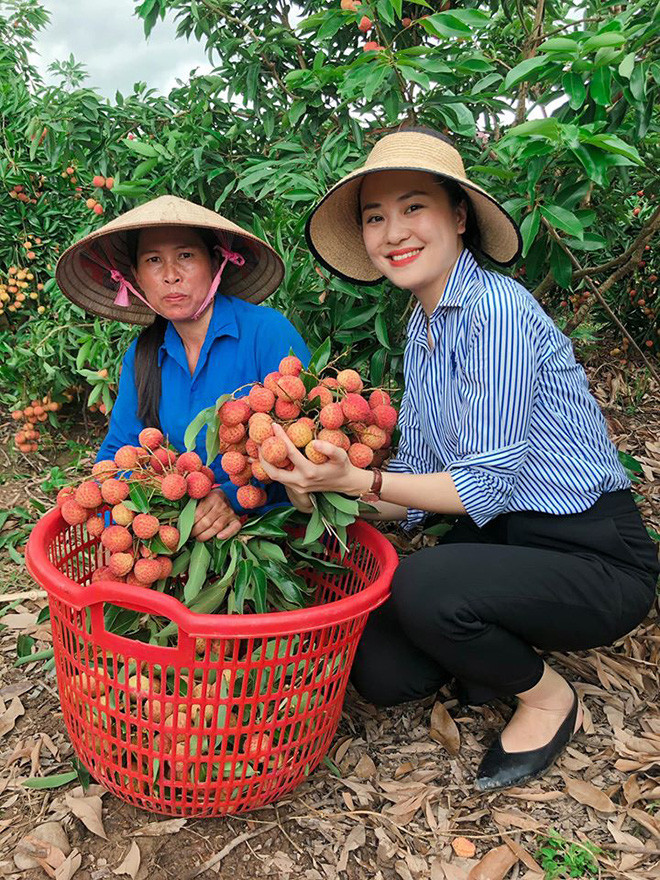 Ngọc Bích luôn thay đổi phong cách ăn mặc linh hoạt để phù hợp với tính chất, nội dung của chương trình cô làm MC.