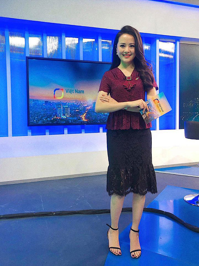 Chương trình "Chào buổi sáng bông lúa" phát sóng trực tiếp vào 5h30 sáng mỗi ngày, đây là chương trình phát sóng sớm nhất trong ngày và thường xuyên phải làm phóng sự thực tế. Chính sự chăm chỉ, không ngại việc mà Bích Ngọc nhận được sự yếu mến không chỉ từ khán giả mà còn từ các anh, chị em đồng nghiệp.