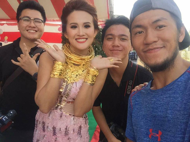 Bên cạnh sự ngưỡng mộ, nhiều người khi nhìn thấy những hình ảnh này không tránh khỏi chạnh lòng. T.Y ngậm ngùi tâm sự: "Chả bù cho mình, gia đình nội ngoại đều nghèo. Đám cưới khách mời hạn chế, không được linh đình nói gì đến của hồi môn. Được tặng vài chỉ vàng thì cưới xong vội vàng mang đi bán để trả nợ tiền cỗ".