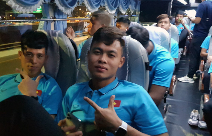 Danh sách U23 Việt Nam tham dự VCK U23 Châu Á 2020 không có sự xuất hiện của Đình Trọng khiến người hâm mộ rất bất ngờ. Có lẽ chấn thương của nam cầu thủ chưa hồi phục 100% nên HLV Park Hang-seo không muốn mạo hiểm.