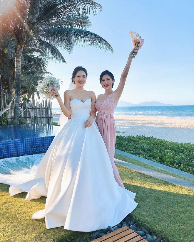 MC Vũ Thu Hoài cũng không giấu nổi niềm vui trong ngày trọng đại của Phanh Lee.