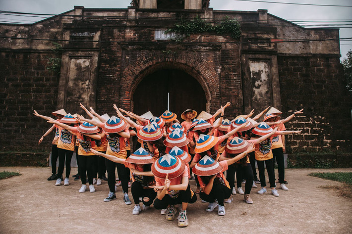 Trước đây đã có không ít các bạn học sinh chụp ảnh cosplay những nhân vật nổi tiếng. Phải kể đến là nhóm bạn lớp 12A1 THPT Nguyễn Duy Trinh (huyện Nghi Lộc, tỉnh Nghệ An) với bộ ảnh kỷ yếu cosplay Avengers.