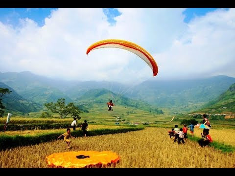 Vào khoảng trung tuần tháng 9, sắc vàng bắt đầu bao phủ khắp núi rừng Tây Bắc. Đây cũng là thời điểm tiết trời ôn hòa hơn, tạo điều kiện lý tưởng để các phượt thủ chinh phục những cung đường núi hiểm trở, chạm đến khung cảnh hùng vĩ, hoang sơ của đất trời.