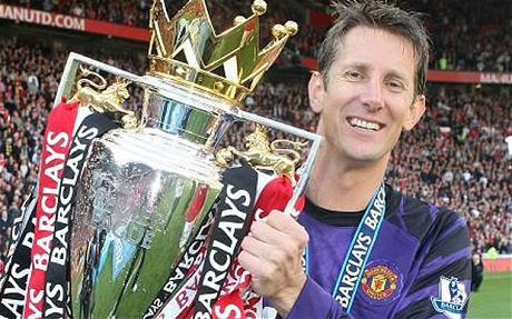 Sau đó anh chuyển sang Juventus nhưng không thành công. Tiếp đến, đội bóng “nhỏ xíu” Fulham là nơi anh quyết định chơi bóng và kết thúc sự nghiệp thi đấu của mình.
