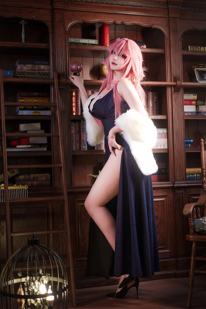 Vòng 1 căng tròn của nữ coser khiến anh em không khỏi ngất ngây.