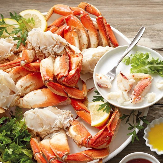 Chân cua đá to, vỏ mỏng rất dễ rút thịt, khi nấu chín phần gạch béo ngọt.