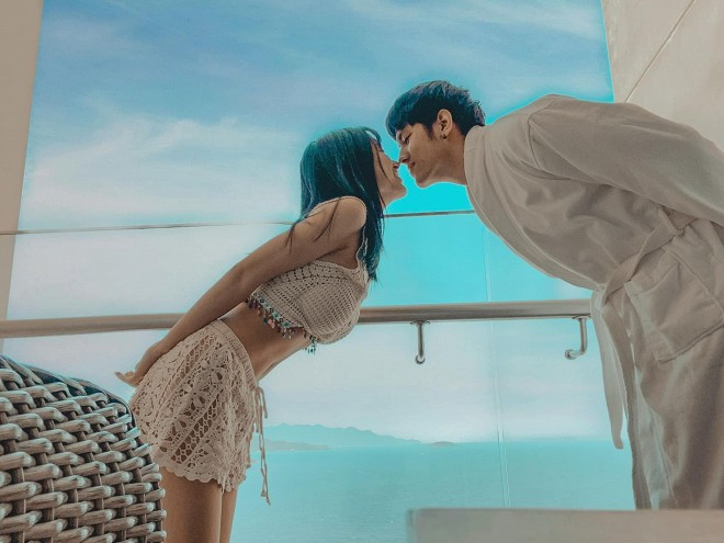 Trang Anna tình tứ bên chồng sắp cưới tại Nha Trang.
