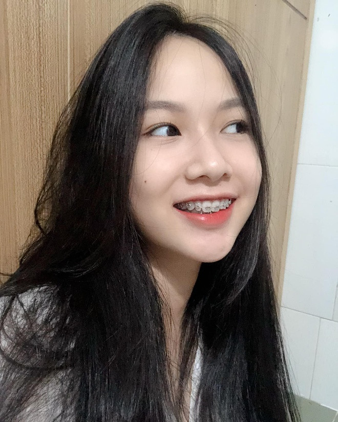So sánh ảnh ngày ấy - bây giờ của Phương Quỳnh, nhiều người khen ngợi nhan sắc cô ngày càng tươi tắn, thu hút.