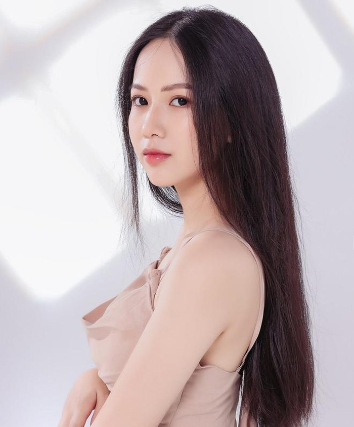 Ngay từ khi xuất hiện trên fanpage cuộc thi Hoa hậu Việt Nam 2020, Phạm Thị Phương Quỳnh (sinh năm 2000, Đồng Nai) thu hút nhiều sự chú ý.