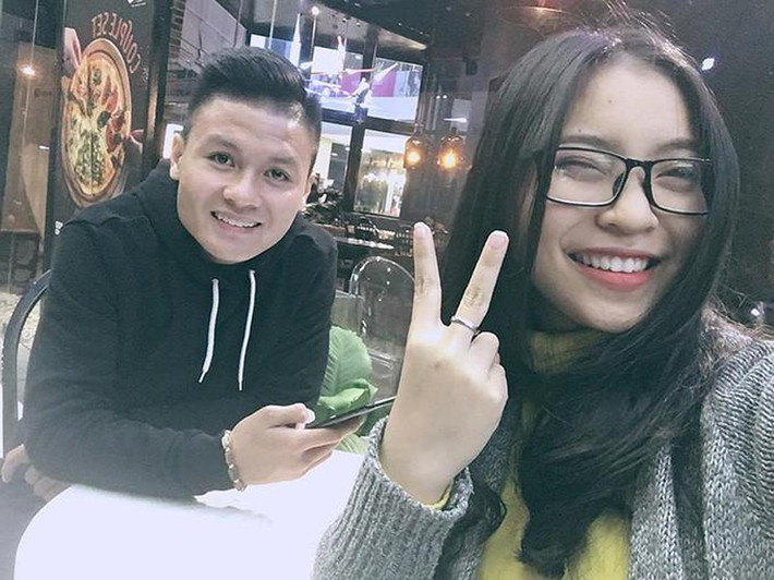 Huỳnh Anh – người được đồn đoán là bạn gái mới của Quang Hải đang bị fans Nhật Lê “tấn công” trên MXH. Trong những bài đăng trên trang cá nhân, hàng loạt những bình luận gay gắt của fans Nhật Lệ dành cho cô.